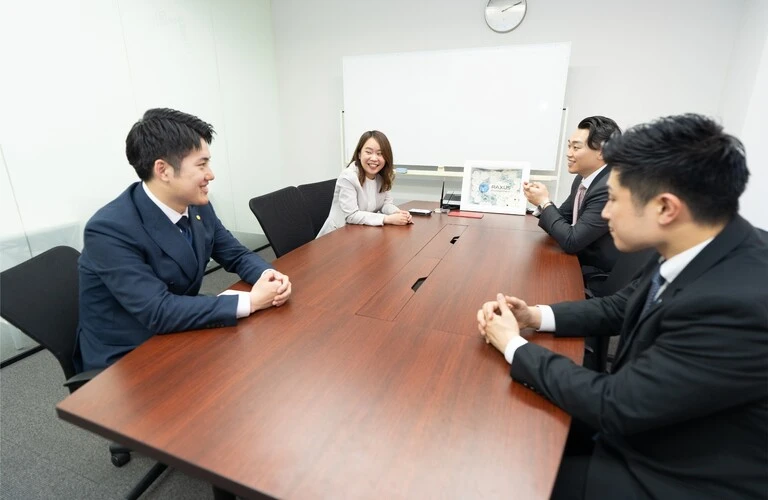 新卒でも高額な年収を狙える不動産営業職に挑戦してみませんか/ラクサスマネジメント株式会社