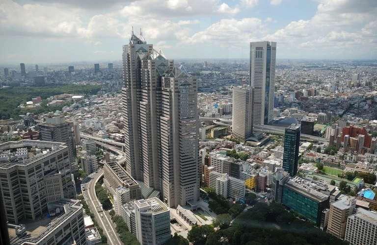 新宿の魅力を活かす営業チームがお待ちしています！